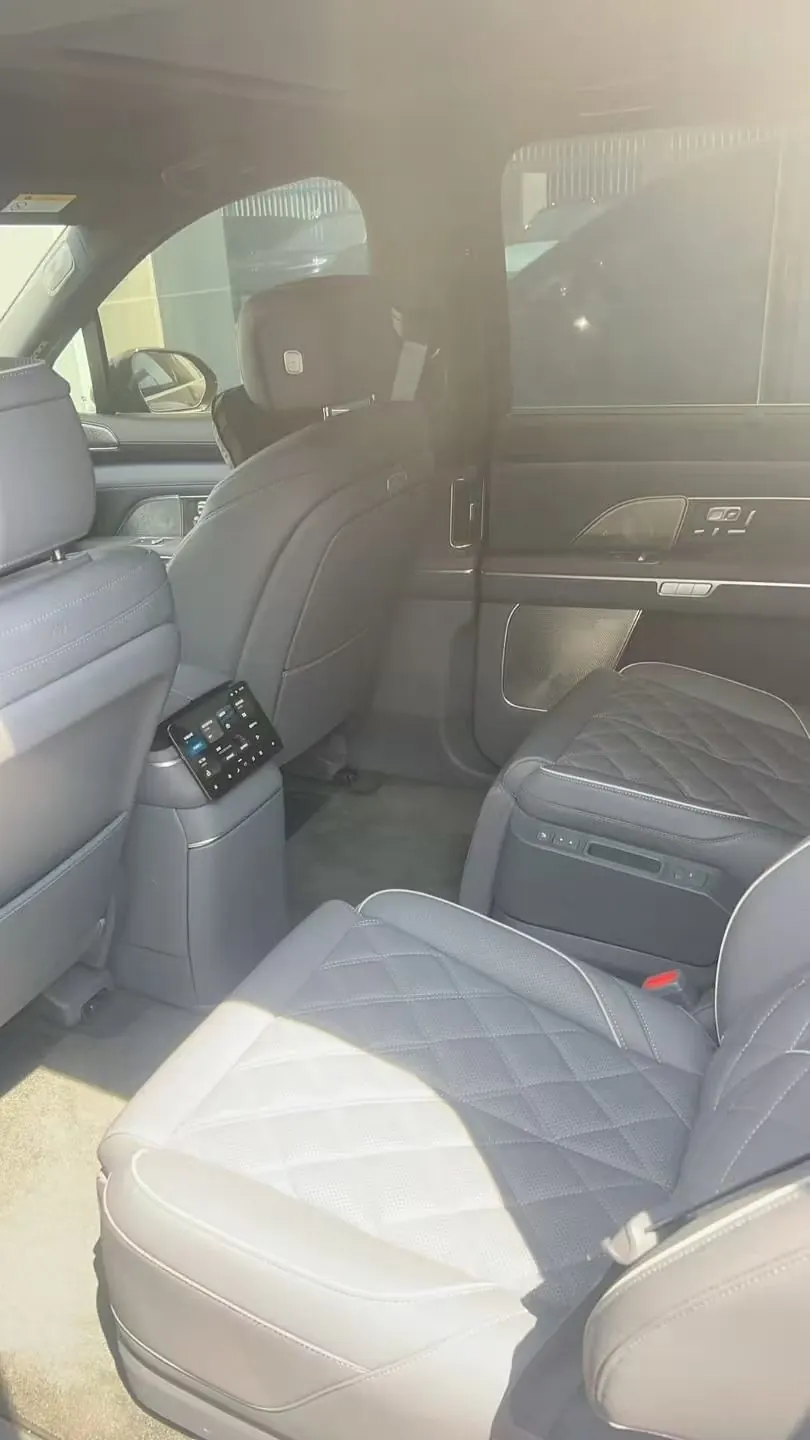 NIO 2026 ES8 6-seat executive deluxe automatic gear 4