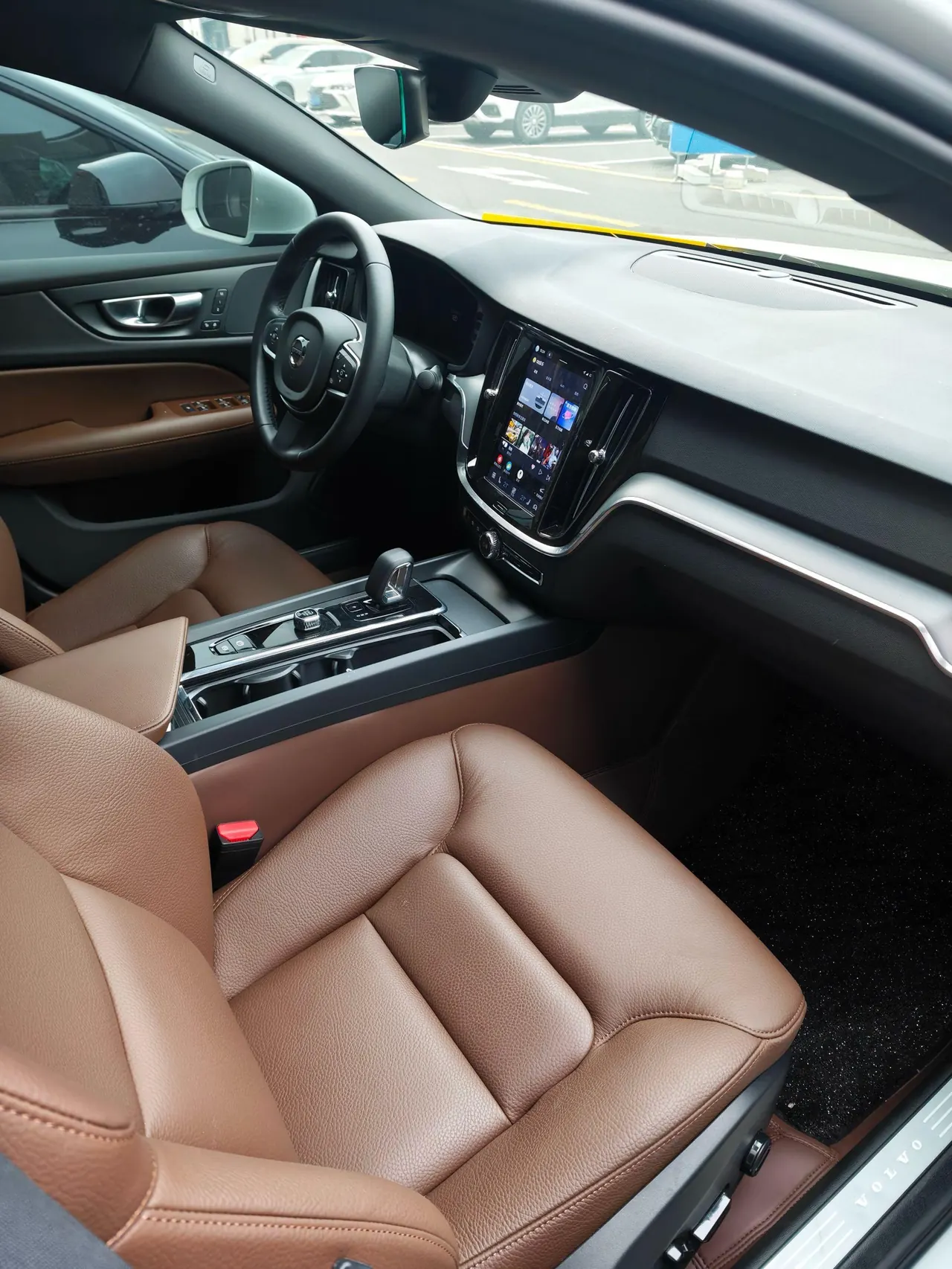 Volvo 2026 S60 48V 2.0T B4 Zhiyi Deluxe Edition Automatic Gear 5