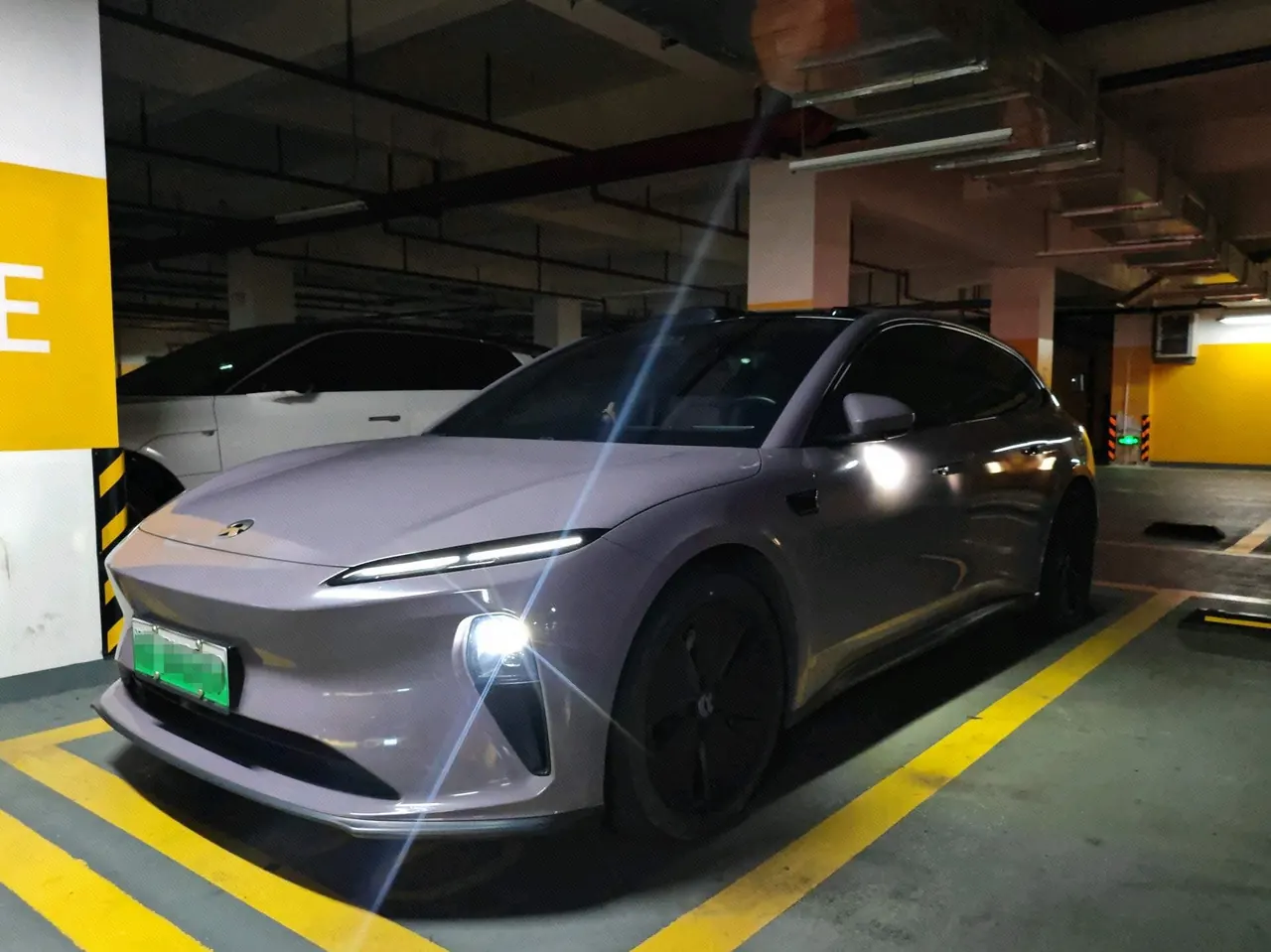 Открыть галерею: NIO 2023 ET5T 75kWh Touring automatic