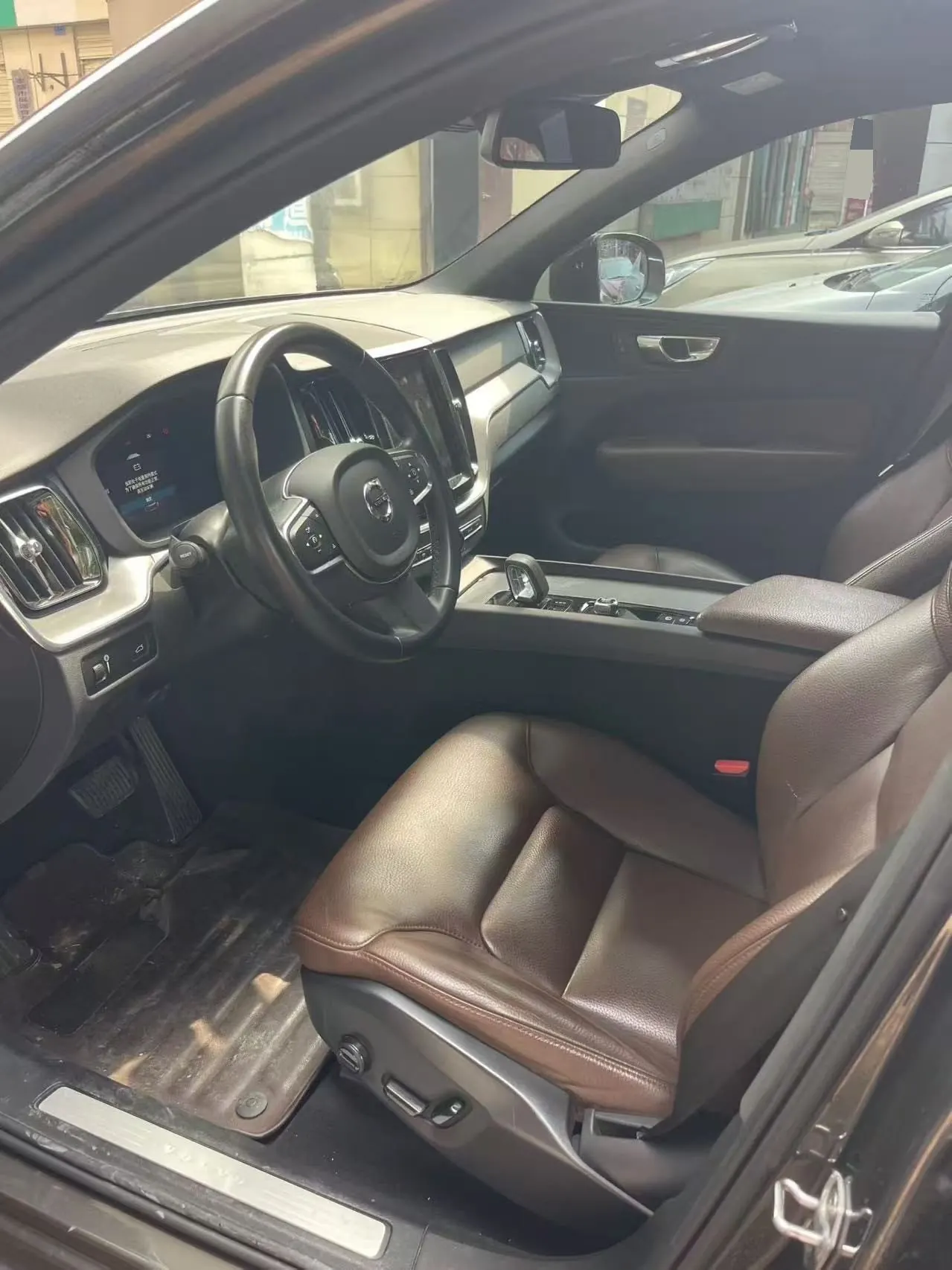 Volvo 2022 XC60 48V 2.0T B5 4-wheel-drive Zhiyi Deluxe Edition Automatic Gear 4