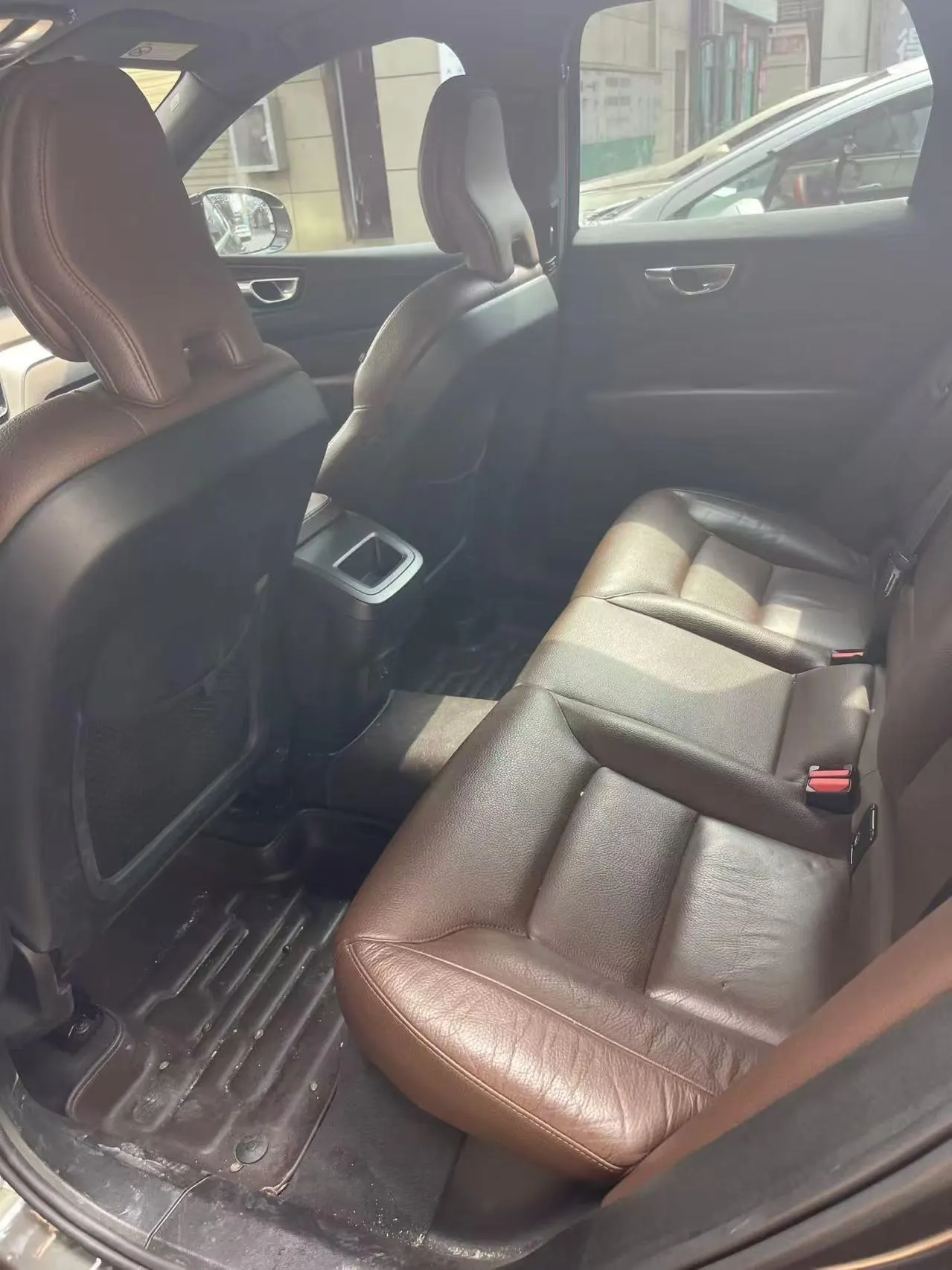 Volvo 2022 XC60 48V 2.0T B5 4-wheel-drive Zhiyi Deluxe Edition Automatic Gear 5