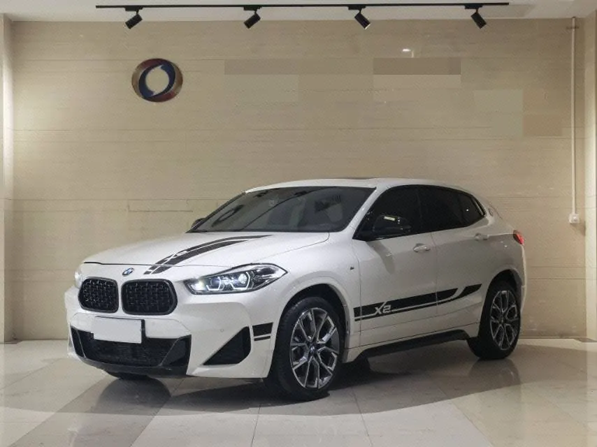 Open image lightbox: BMW 2022 X2 xDrive25i 2.0T Obsidian Night Edition Automatic Gear