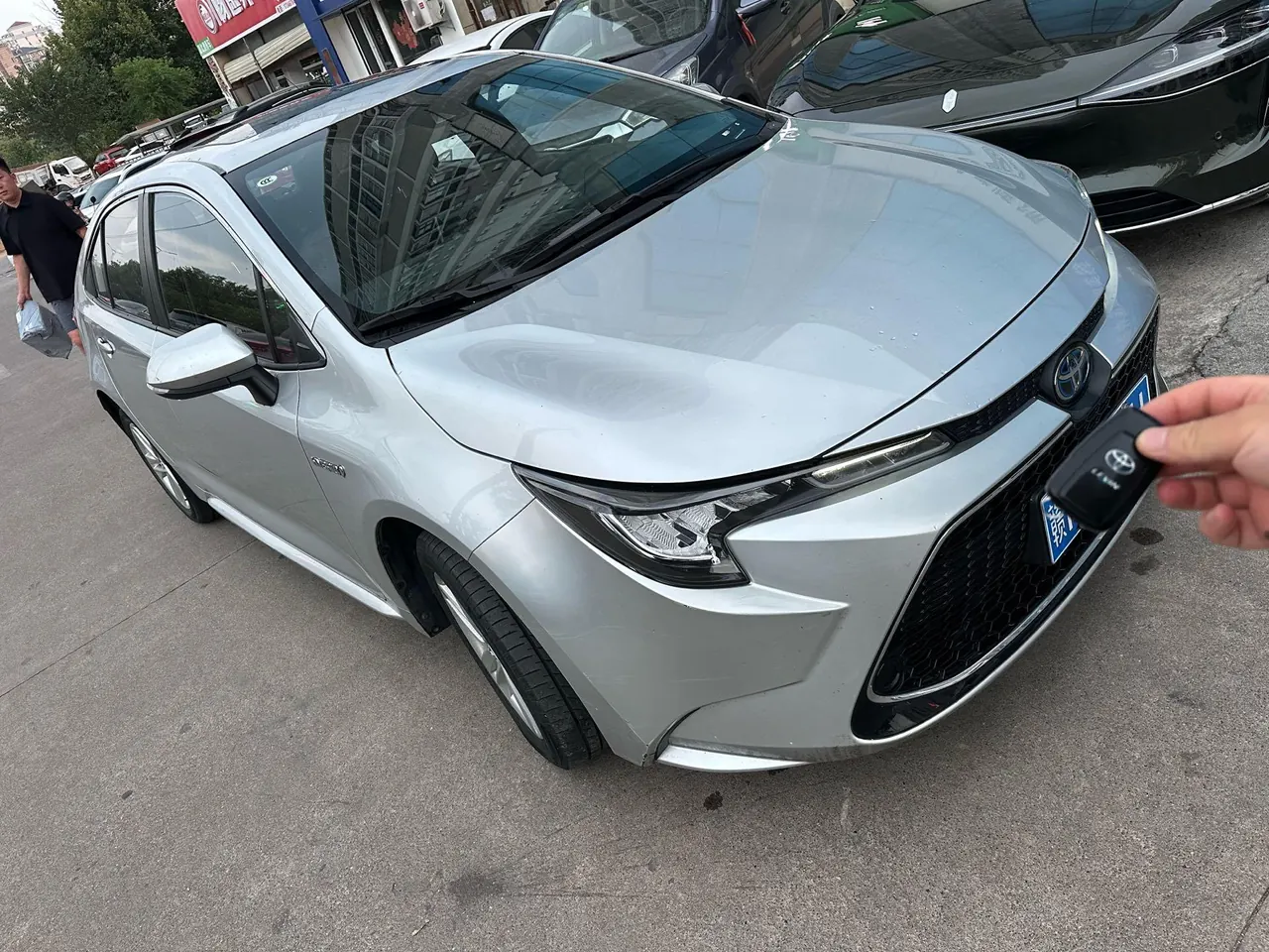 Toyota 2021 Lei Ling Shuangqing 1.8H Stepless Deluxe Edition Automatic Gear 2