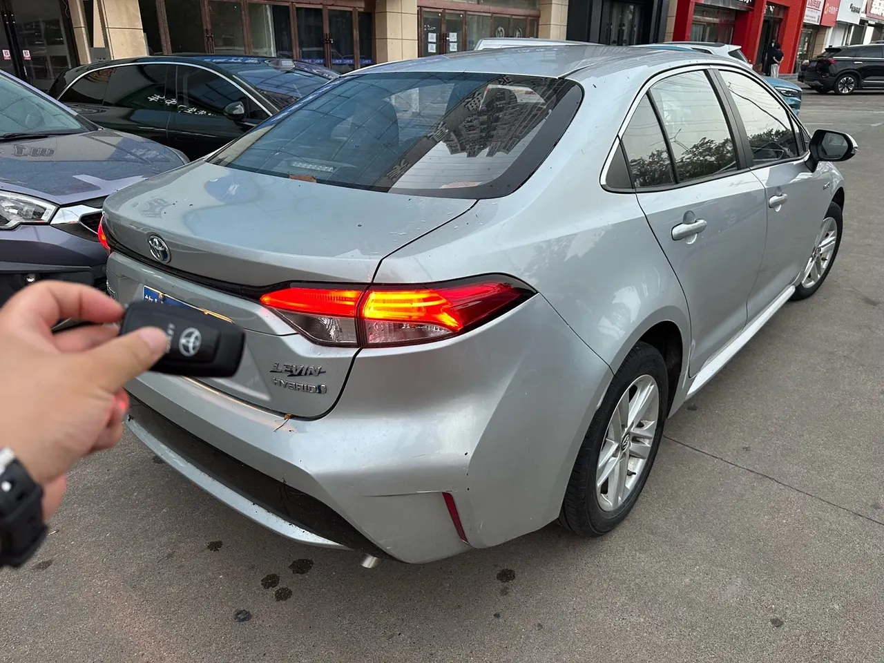 Toyota 2021 Lei Ling Shuangqing 1.8H Stepless Deluxe Edition Automatic Gear 3