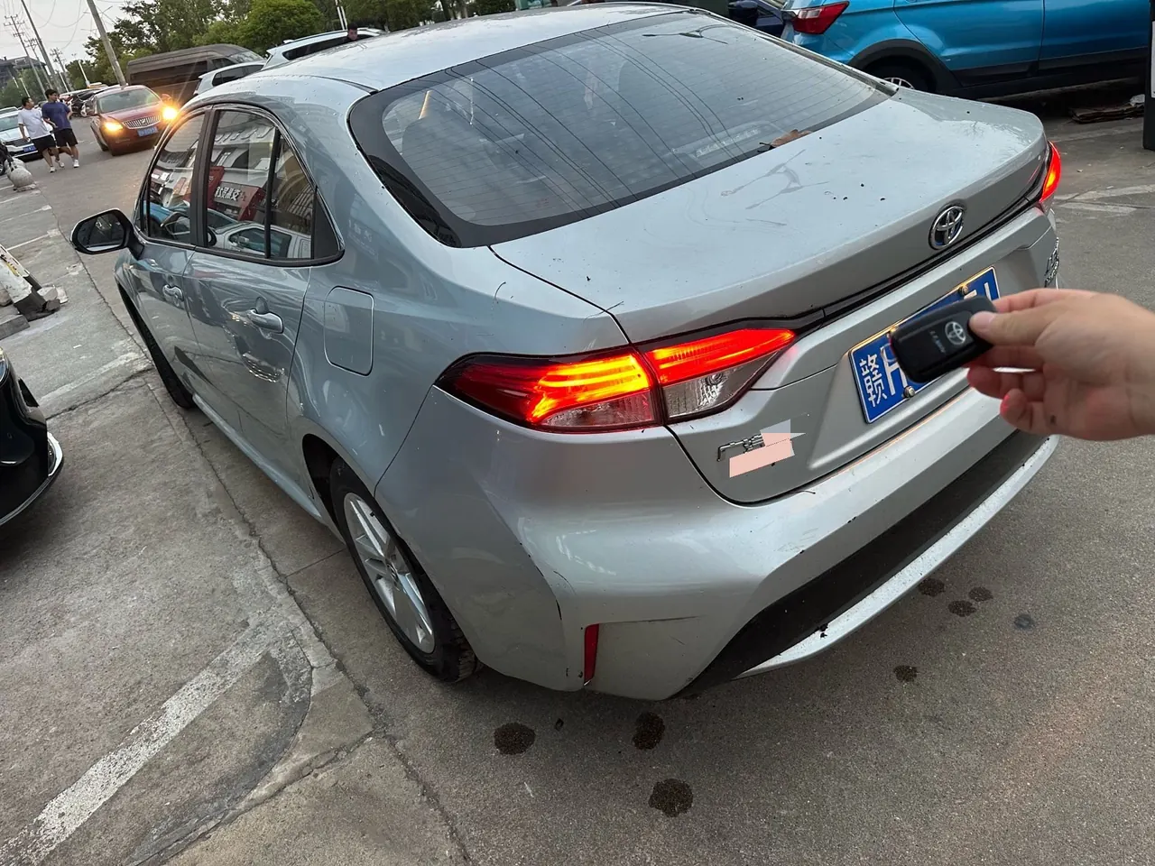 Toyota 2021 Lei Ling Shuangqing 1.8H Stepless Deluxe Edition Automatic Gear 4