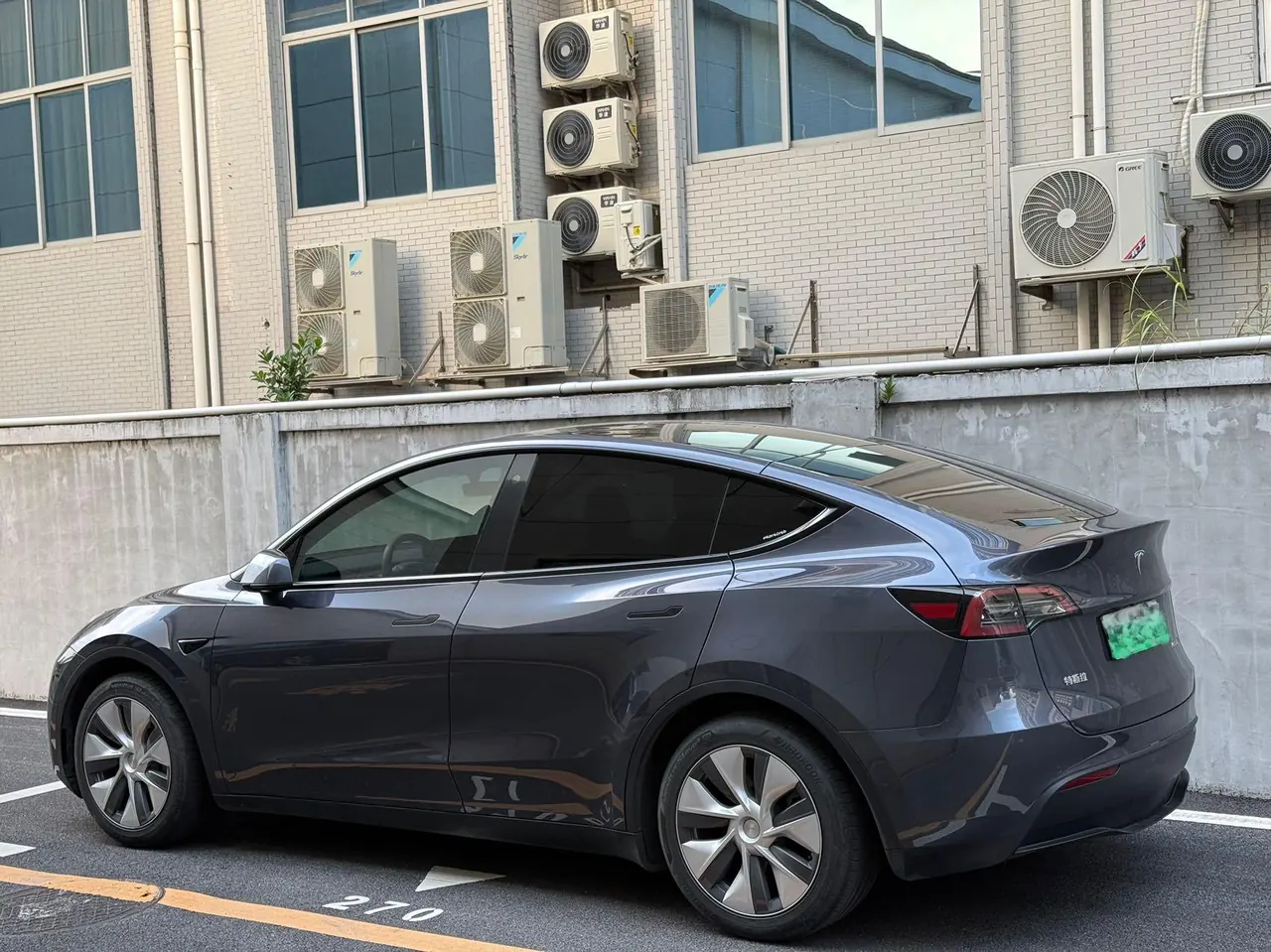 Tesla 2022 Model Y rear-wheel drive version (facelift) automatic gear 3