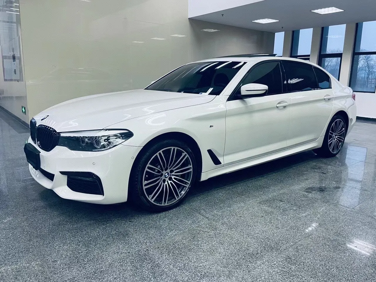 Open image lightbox: BMW 5 Series 2020 530Li 2.0T Leading M Sports Suit Automatic Gear