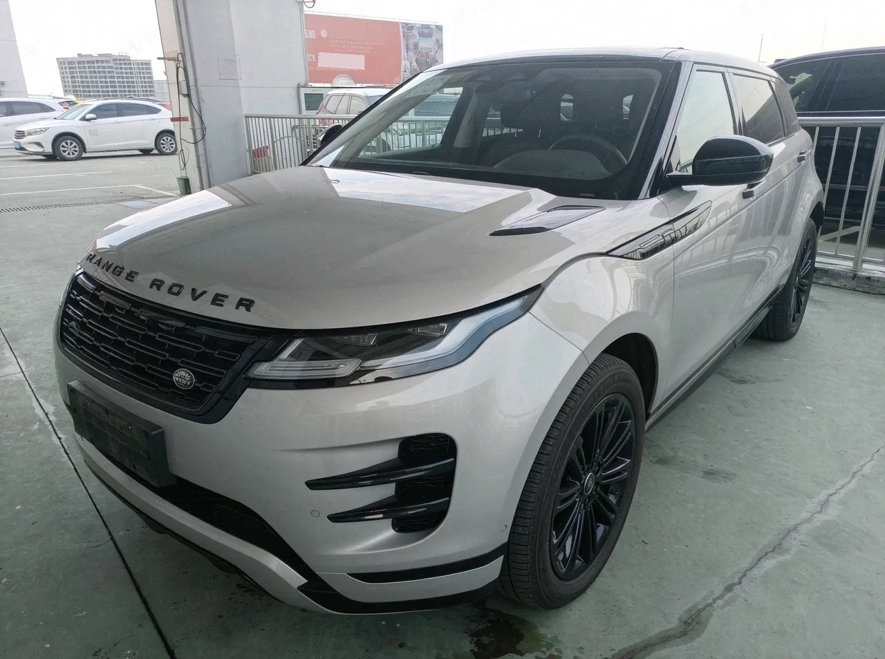 Open image lightbox: Land Rover 2024 evoque L 48V 2.0T 249PS automatic gear