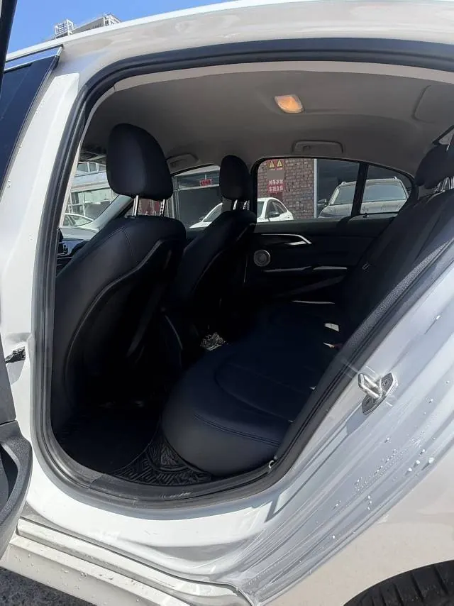 BMW 1 Series 2022 120i 1.5T M Sports Edition Automatic Gear 5