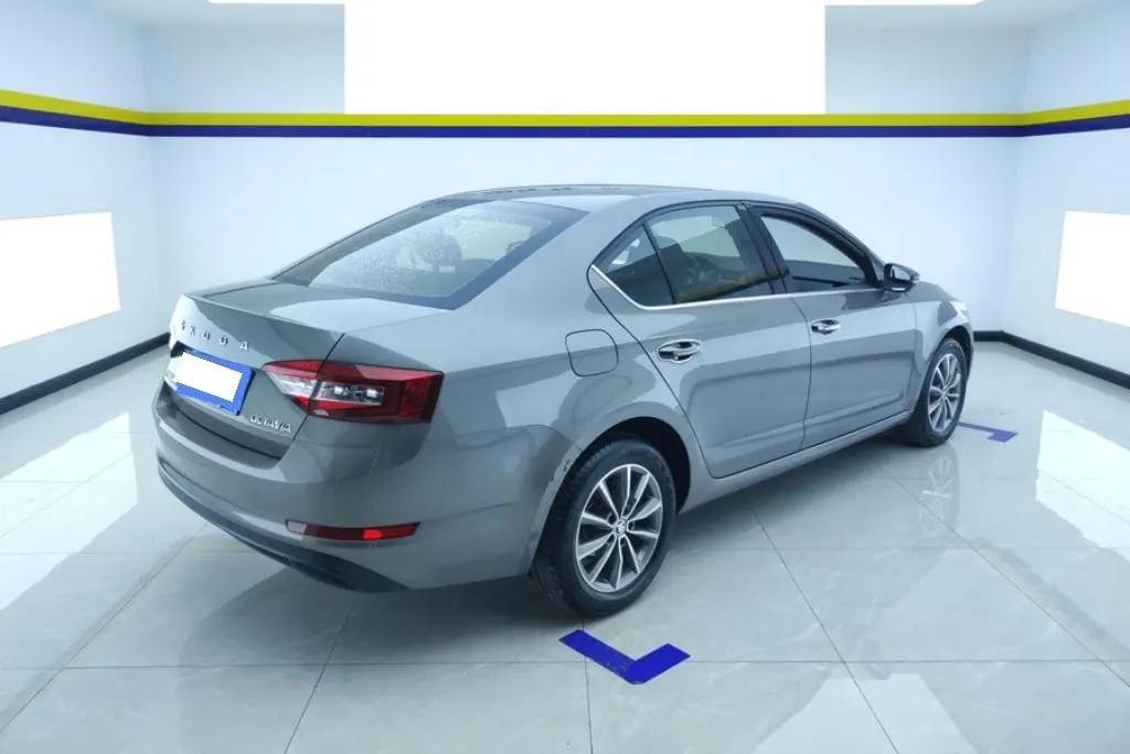 Skoda 2021 Octavia 1.5 Comfort Edition Automatic Gear 2