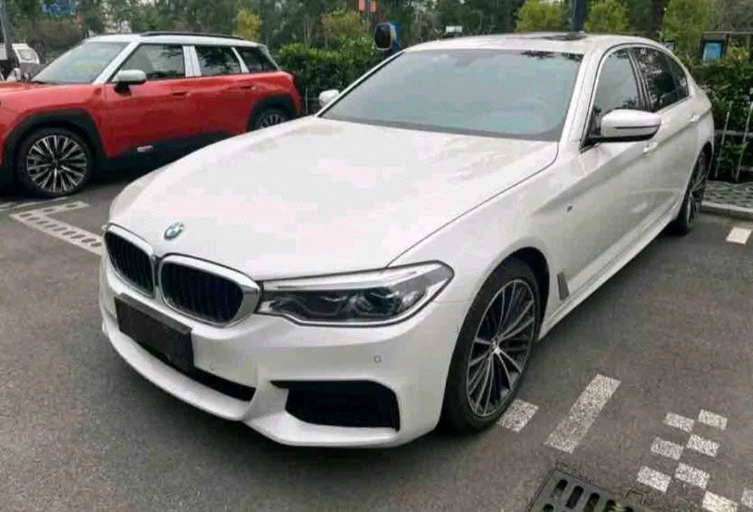 Открыть галерею: BMW 5 Series 2020 530Li 2.0T Leading M Sports Suit Automatic Gear