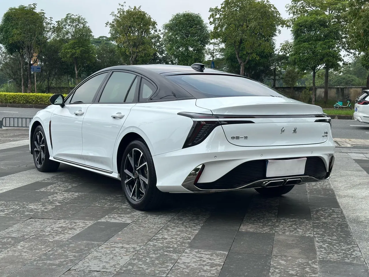 HongQi 2024 H6 2.0T to the United States version of automatic gear 10