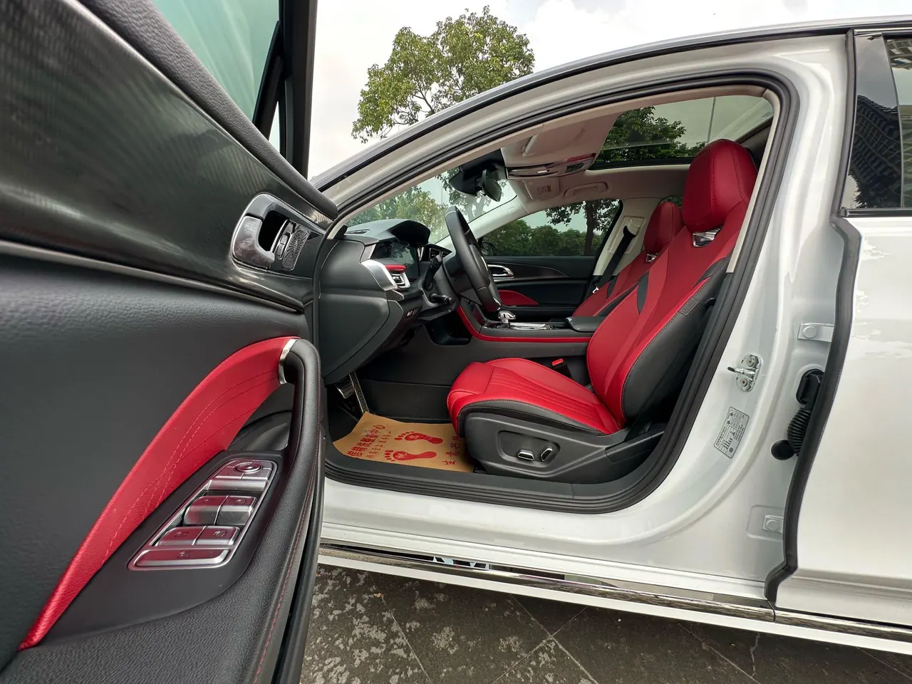 HongQi 2024 H6 2.0T to the United States version of automatic gear 11