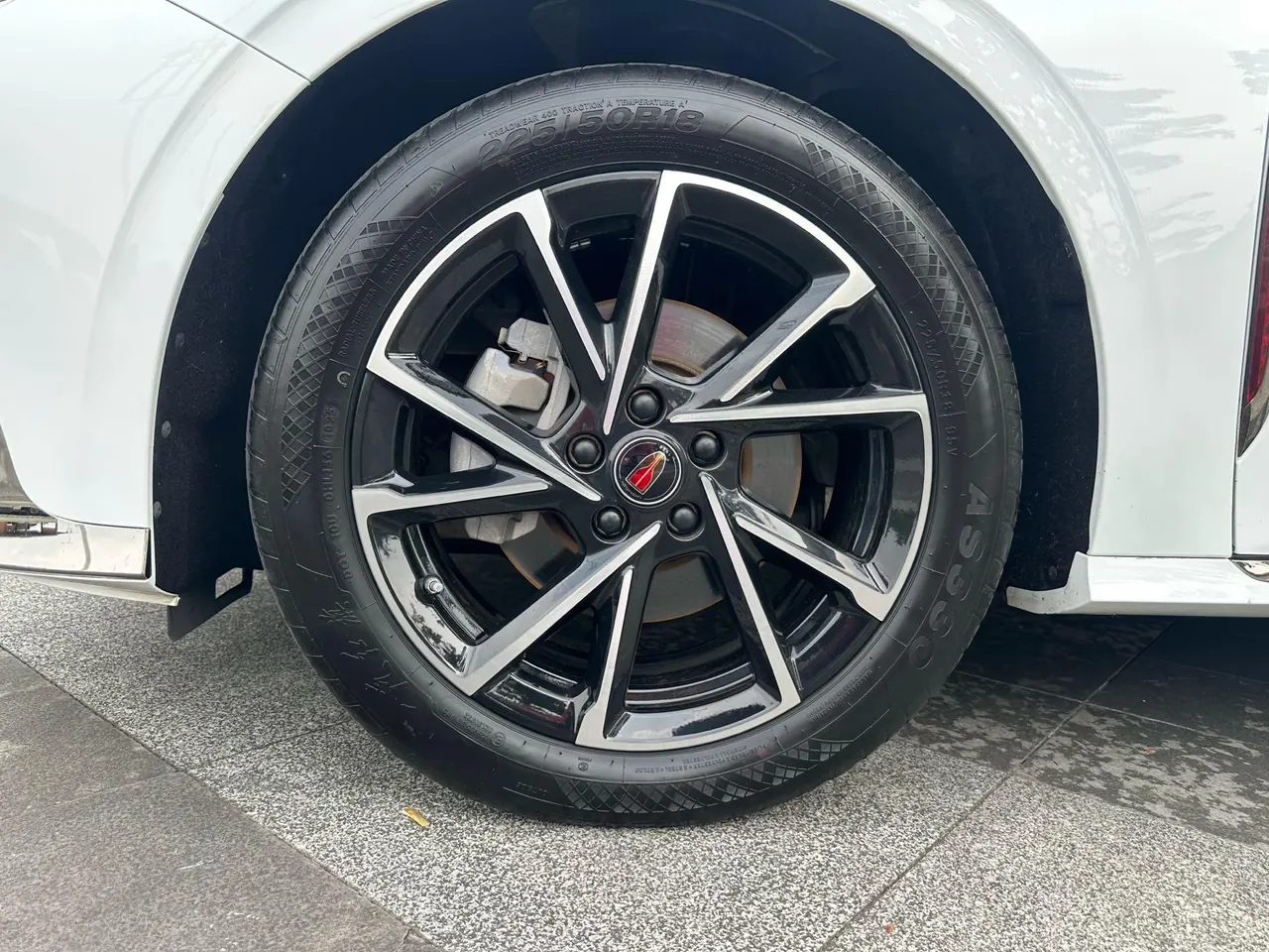 HongQi 2024 H6 2.0T to the United States version of automatic gear 12