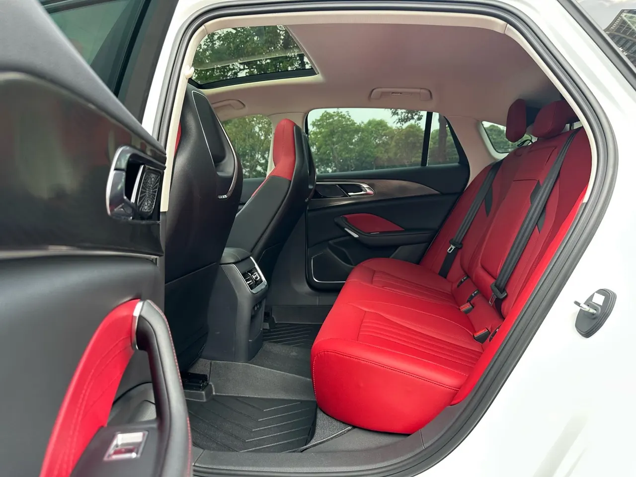 HongQi 2024 H6 2.0T to the United States version of automatic gear 4