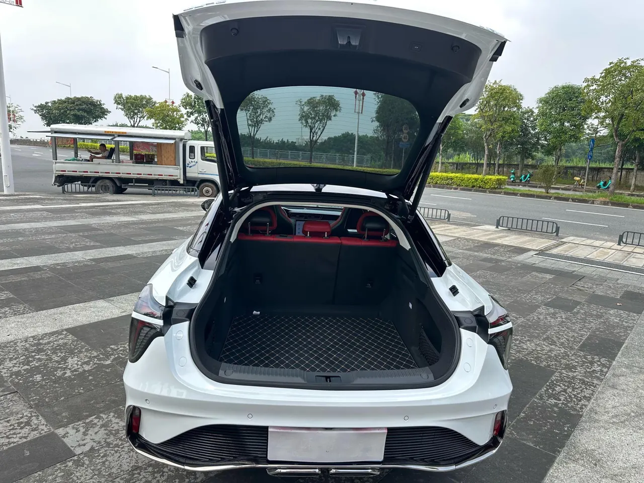 HongQi 2024 H6 2.0T to the United States version of automatic gear 5