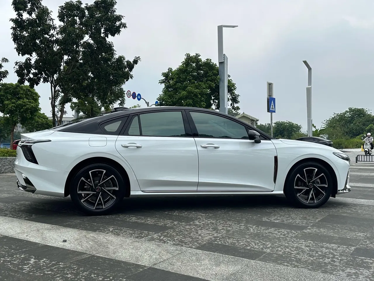 HongQi 2024 H6 2.0T to the United States version of automatic gear 7