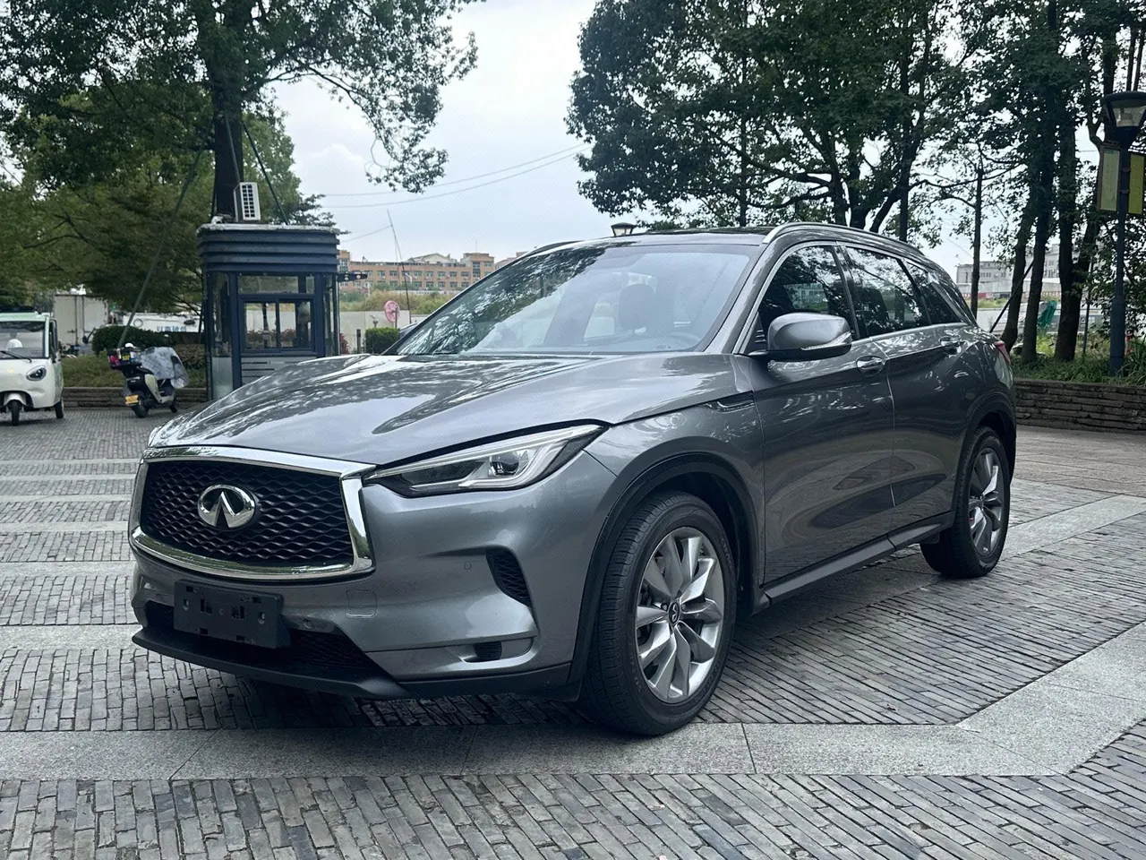 Infiniti 2020 QX50 2.0T stepless two-wheel drive fashion version of automatic gear - View 1