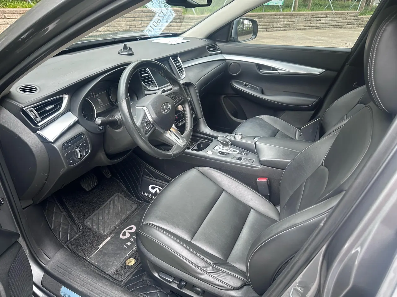 Infiniti 2020 QX50 2.0T stepless two-wheel drive fashion version of automatic gear 3