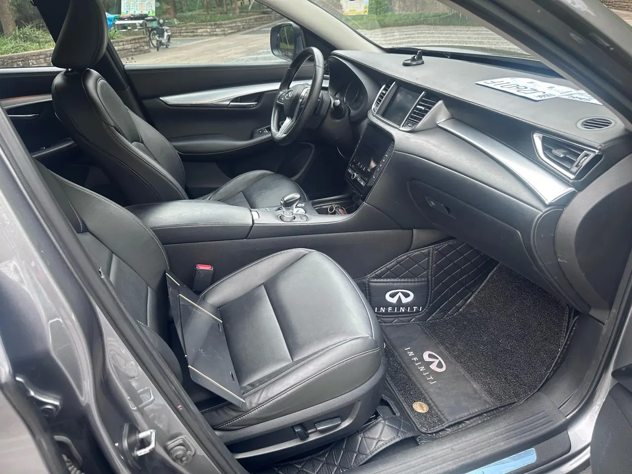 Infiniti 2020 QX50 2.0T stepless two-wheel drive fashion version of automatic gear 5