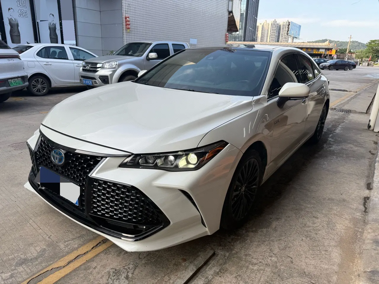 打开图片灯箱:Toyota 2022 Asian Dragon Double Engine 2.5 Stepless XLE Premium Automatic Gear