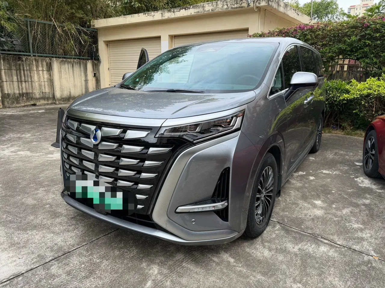 打开图片灯箱:Denza 2022 Denza D9 DM-i 1.5T stepless 970 four-wheel drive flagship automatic gear