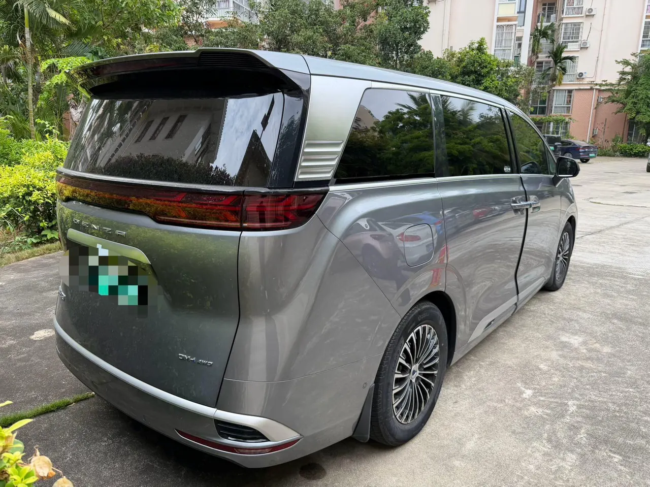 Denza 2022 Denza D9 DM-i 1.5T stepless 970 four-wheel drive flagship automatic gear 3