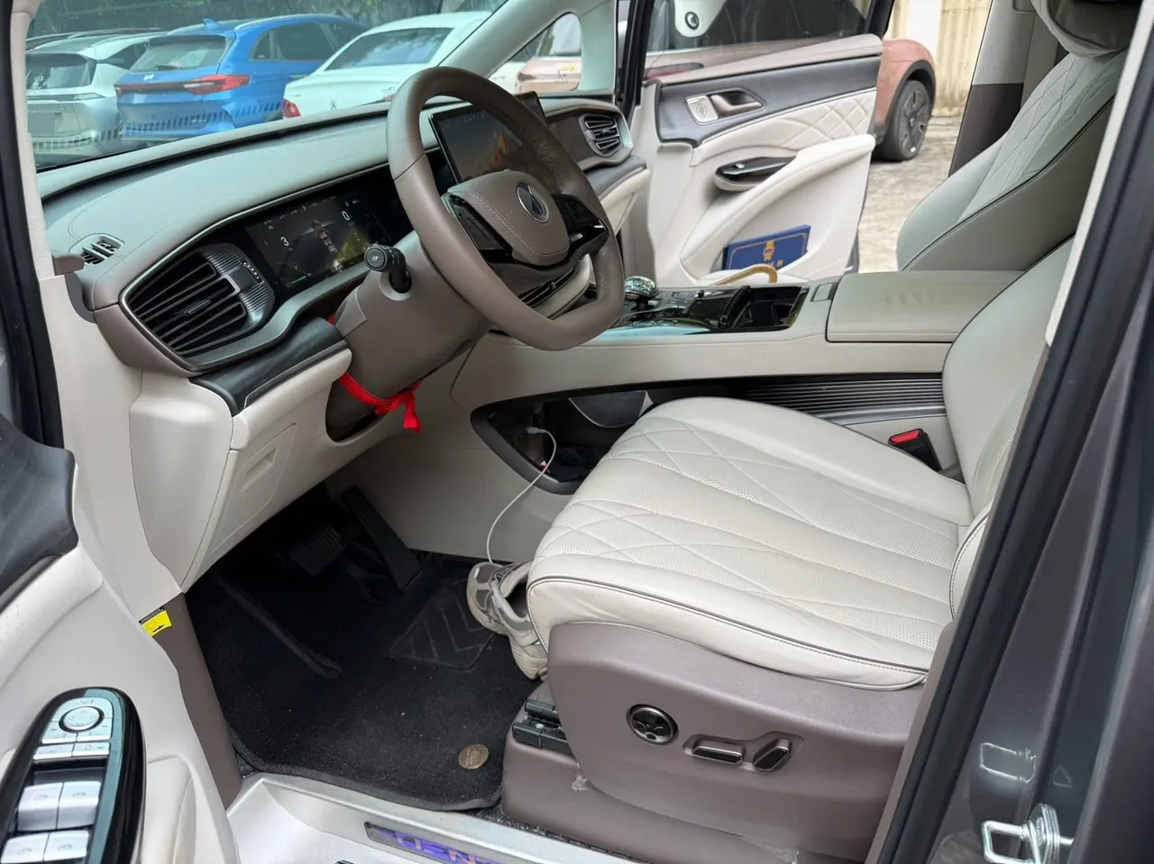 Denza 2022 Denza D9 DM-i 1.5T stepless 970 four-wheel drive flagship automatic gear 5