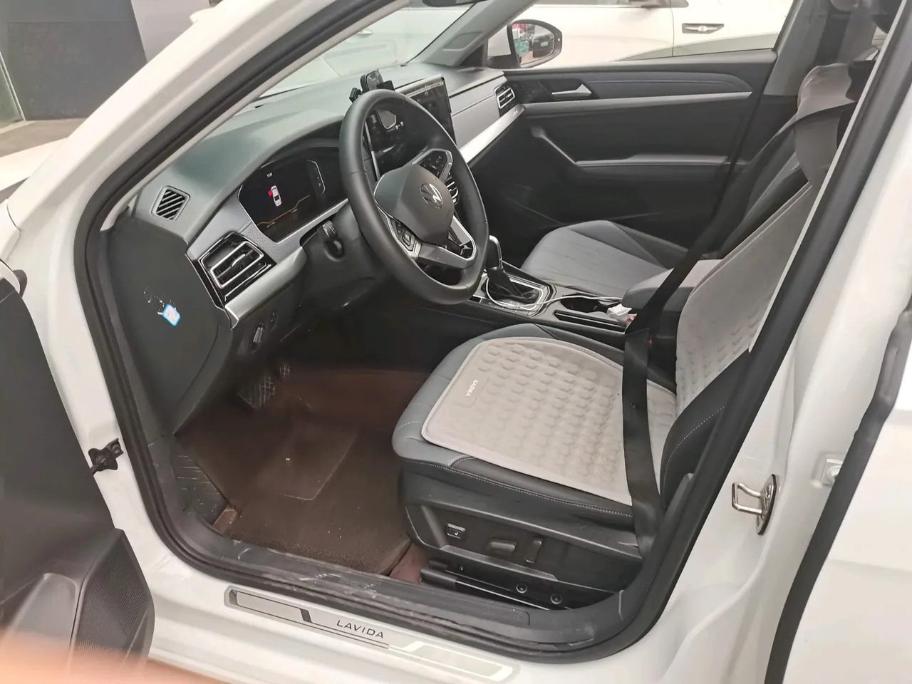 Volkswagen 2024 LaVida 1.5 5 Million Edition Automatic 5