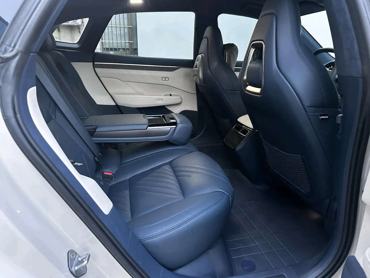 Zeekr 2024 Zeekr 001 WE Edition 95kWh Four-wheel Drive Automatic 7