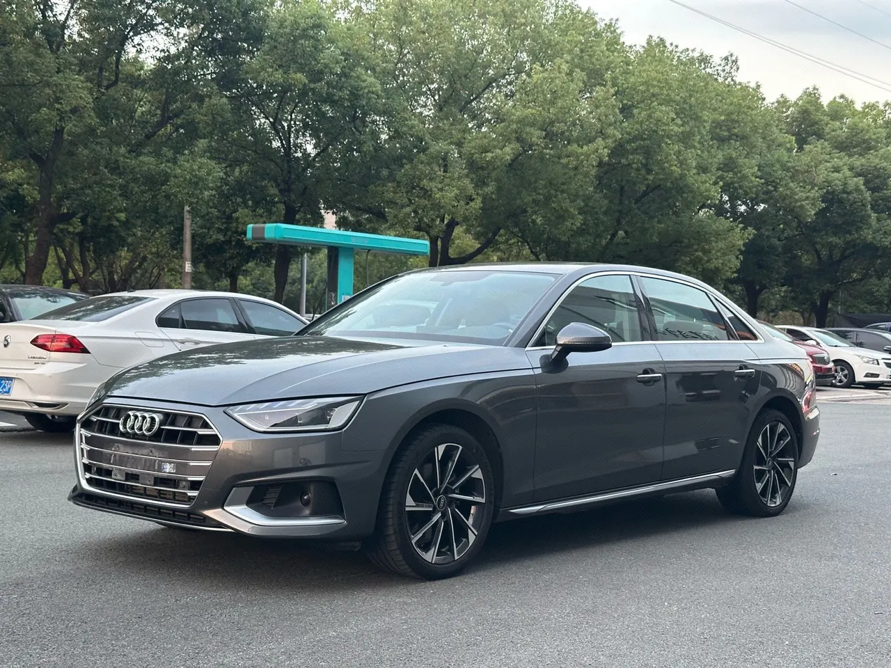 Открыть галерею: Audi 2022 A4L 2.0TFSI 40TFSI Fashion Elegant Automatic