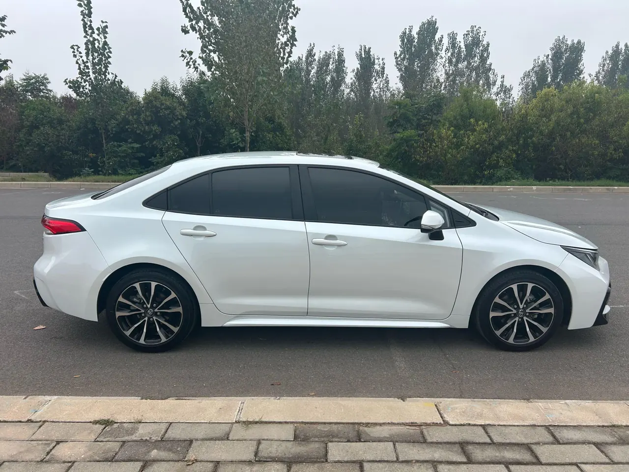 Toyota 2022 Lei Ling 1.2T Stepless 185T Sports Edition Automatic Gear 4