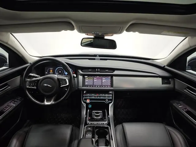 Jaguar 2020 XFL 2.0T P 10000.00g Drive Elite Automatic Gear 4