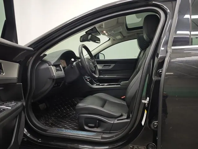 Jaguar 2020 XFL 2.0T P 10000.00g Drive Elite Automatic Gear 5