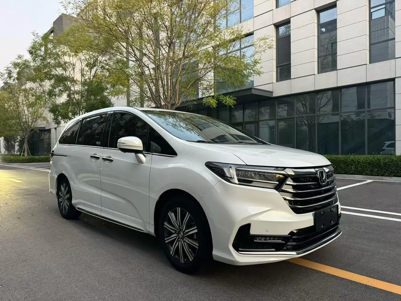 Honda 2024 Odyssey Hybrid 2.0 Stepless Sharp and Pleasant Edition Automatic Gear 3