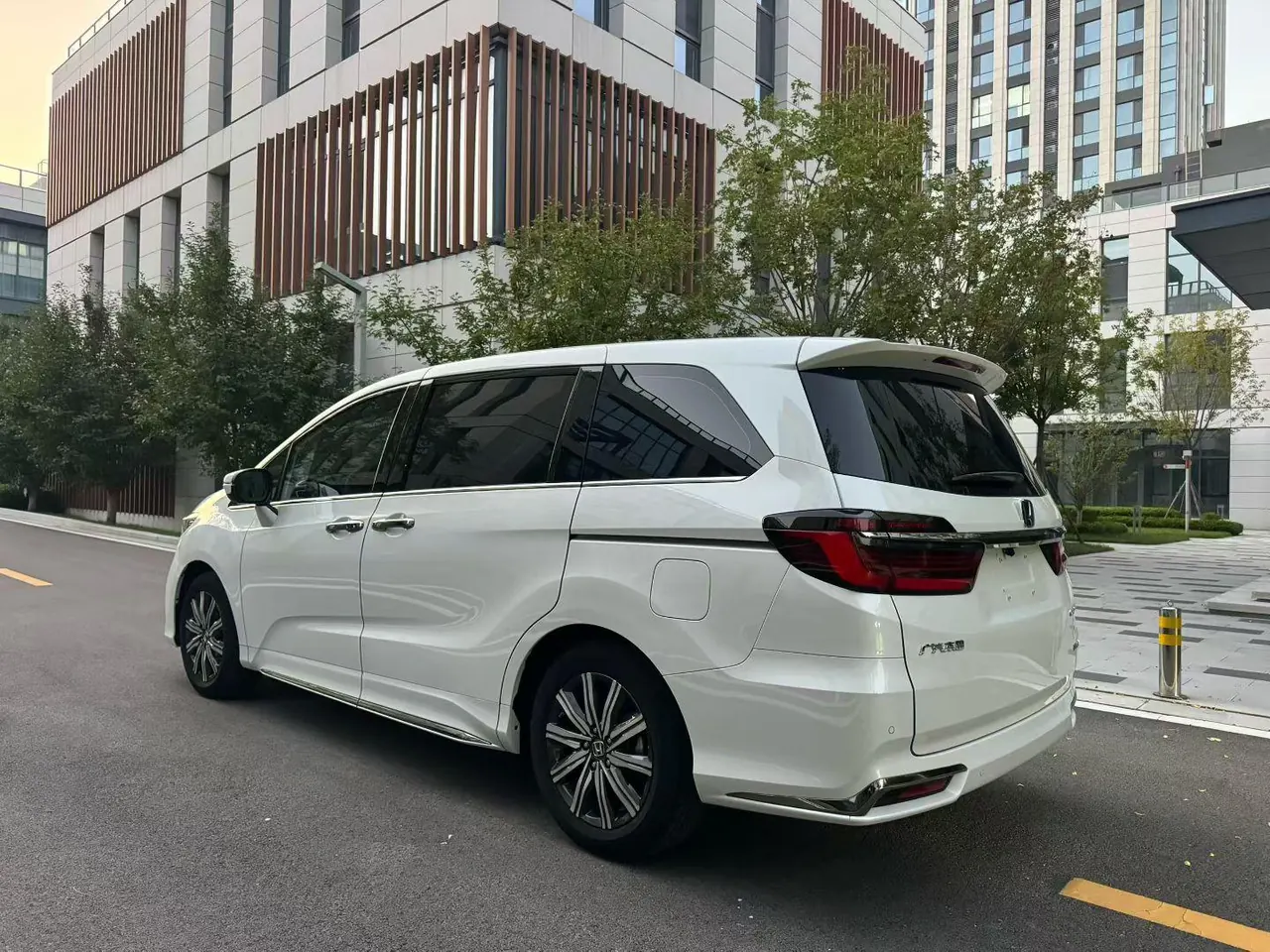 Honda 2024 Odyssey Hybrid 2.0 Stepless Sharp and Pleasant Edition Automatic Gear 4