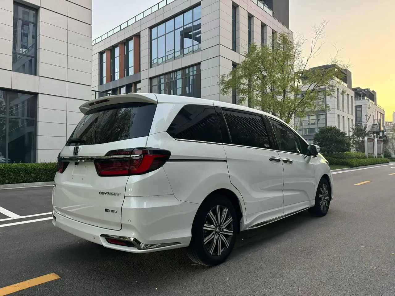 Honda 2024 Odyssey Hybrid 2.0 Stepless Sharp and Pleasant Edition Automatic Gear 6