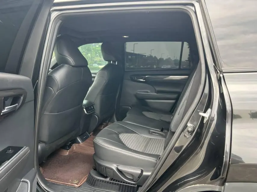 Toyota 2022 Crown Land Release 2.5 Stepless Four-wheel Drive Premium Edition Automatic Gear 6