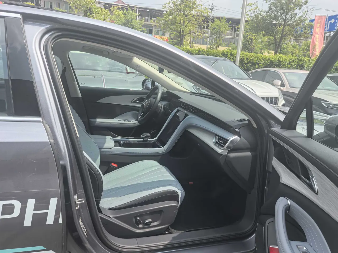 HongQi 2025 H5 PHEV 1.5T 170 Super Hybrid Automatic Gear 2