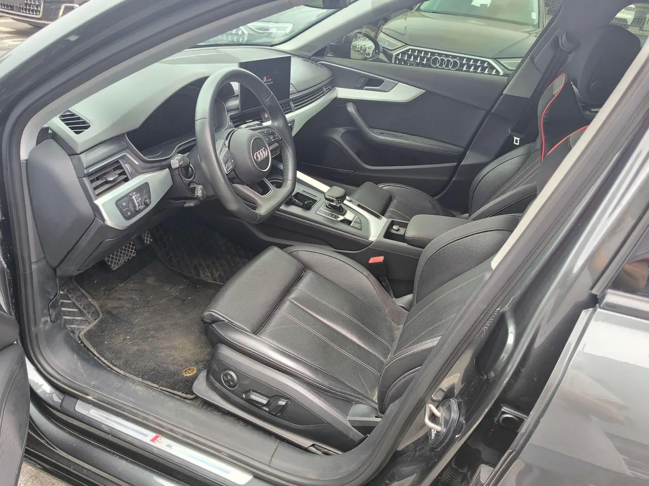 Audi 2022 A4L 2.0TFSI 40TFSI Deluxe Dynamic Automatic 2
