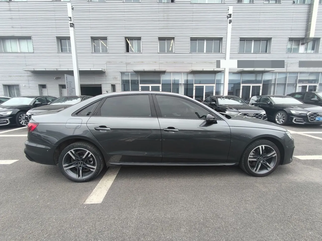 Audi 2022 A4L 2.0TFSI 40TFSI Deluxe Dynamic Automatic 4