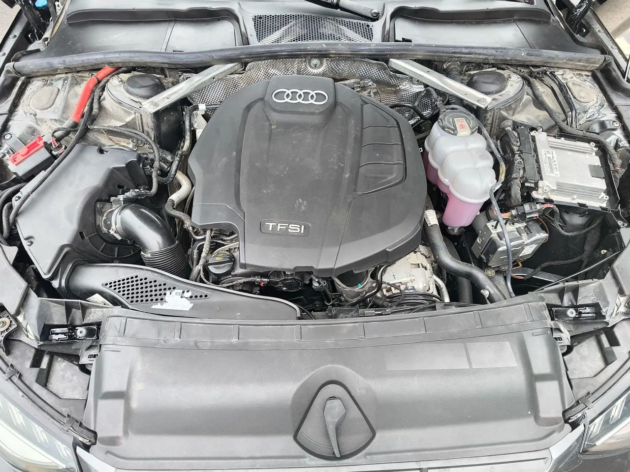 Audi 2022 A4L 2.0TFSI 40TFSI Deluxe Dynamic Automatic 9