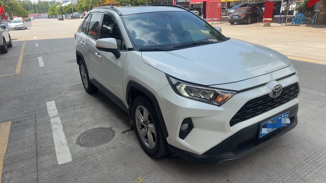 Toyota 2020 RAV4 Rongbo 2.0 Stepless Two-Drive Fashion Edition PLUS Automatic Gear 3