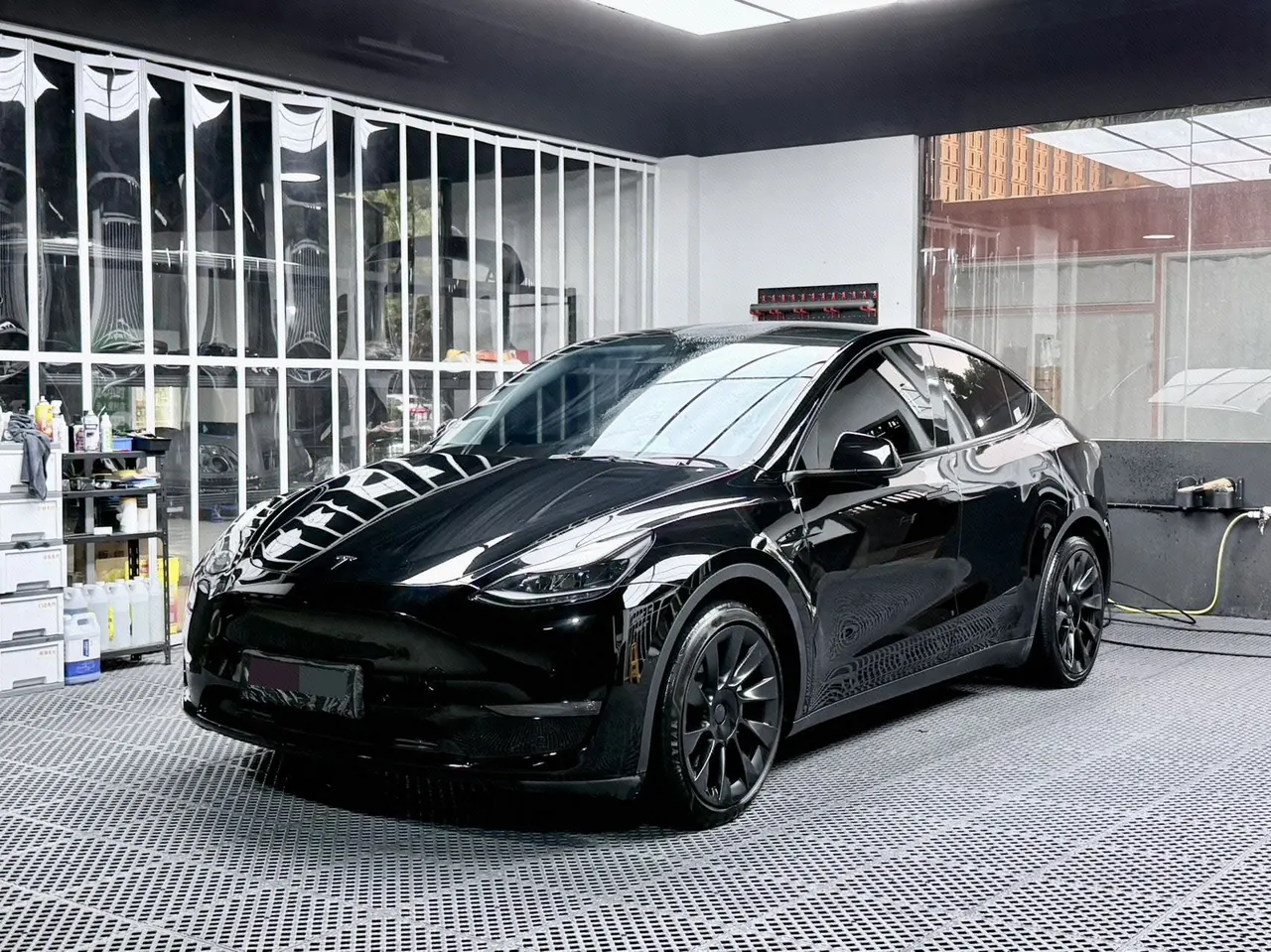 打开图片灯箱:Tesla 2022 Model Y long endurance all-wheel drive version automatic transmission