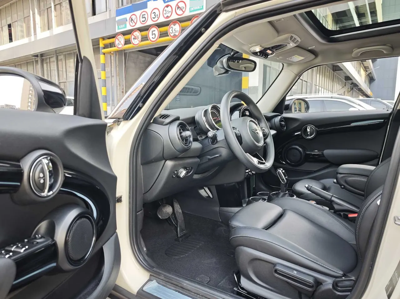 MINI Mini 5-Door (Imported) 2020 Mini Cooper 1.5T Classic Auto 6