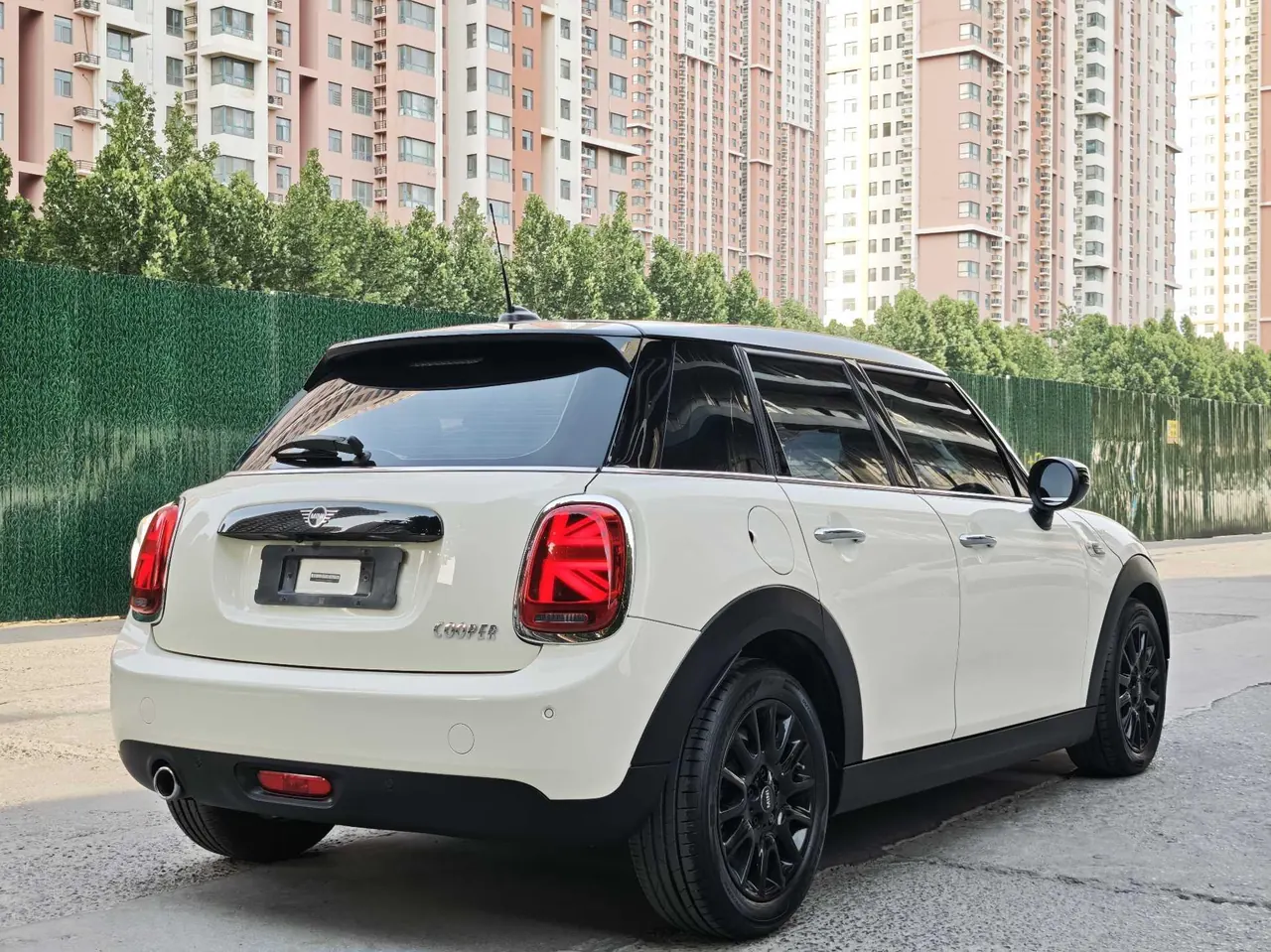 MINI Mini 5-Door (Imported) 2020 Mini Cooper 1.5T Classic Auto 8