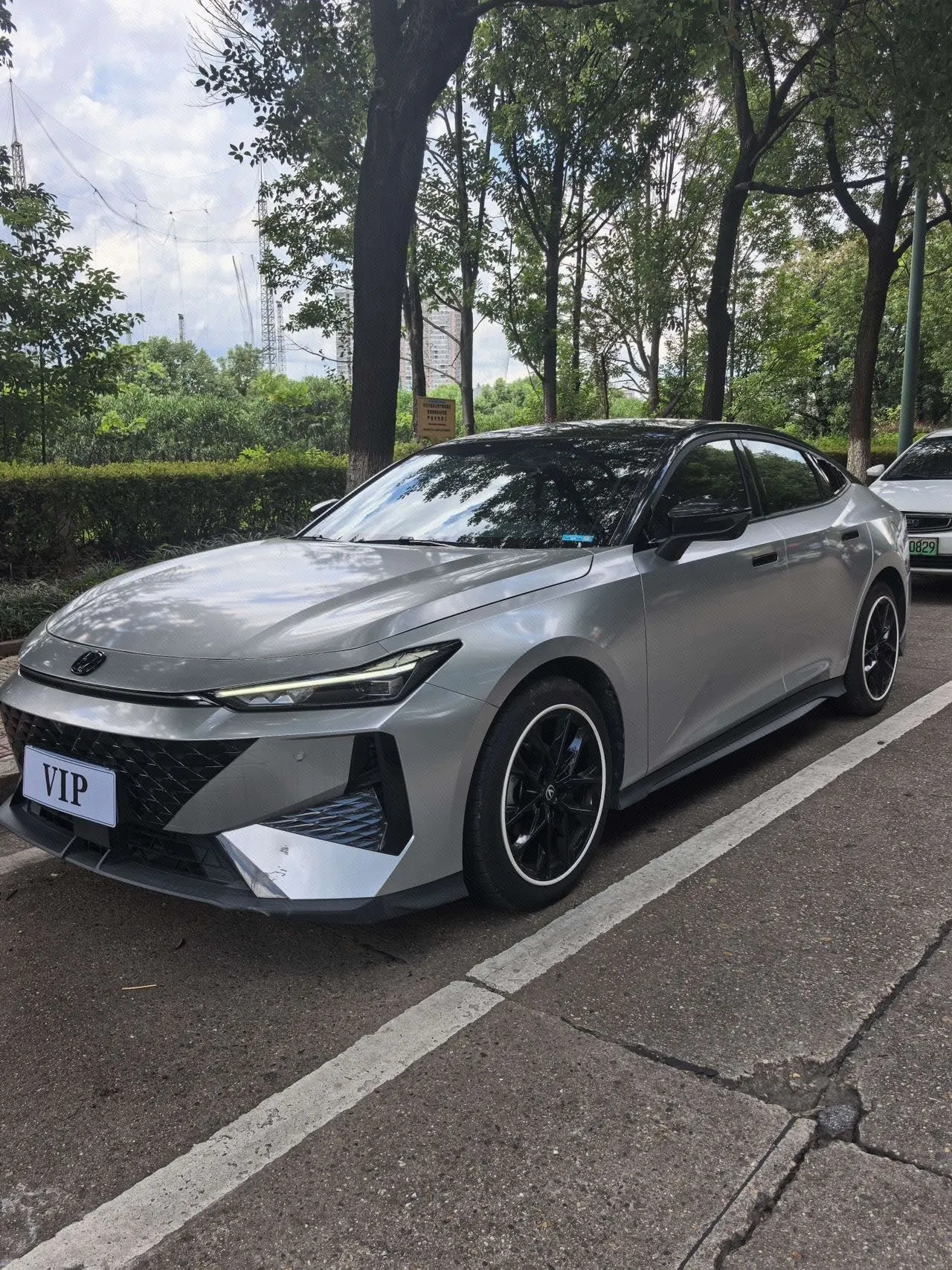 Открыть галерею: ChangAn 2024 UNI-V 1.5T Prestige Automatic