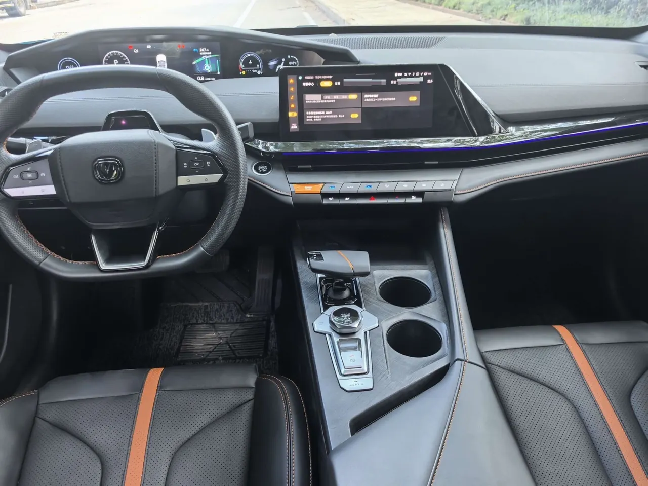 ChangAn 2024 UNI-V 1.5T Prestige Automatic 3