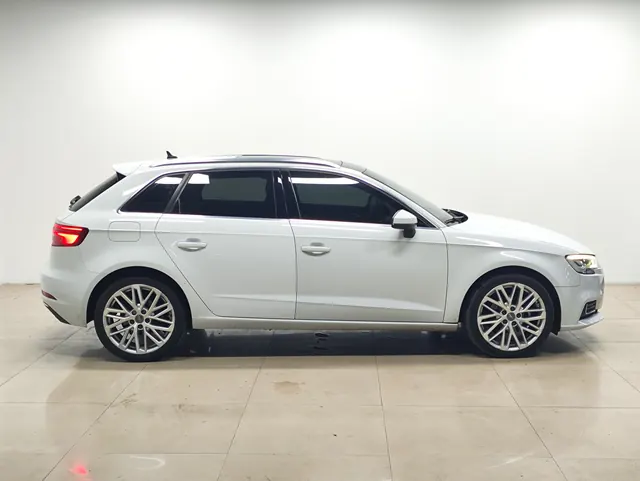 Audi 2020 A3 Sportback 1.4TFSI 35TFSI Fashion Automatic Gear 3