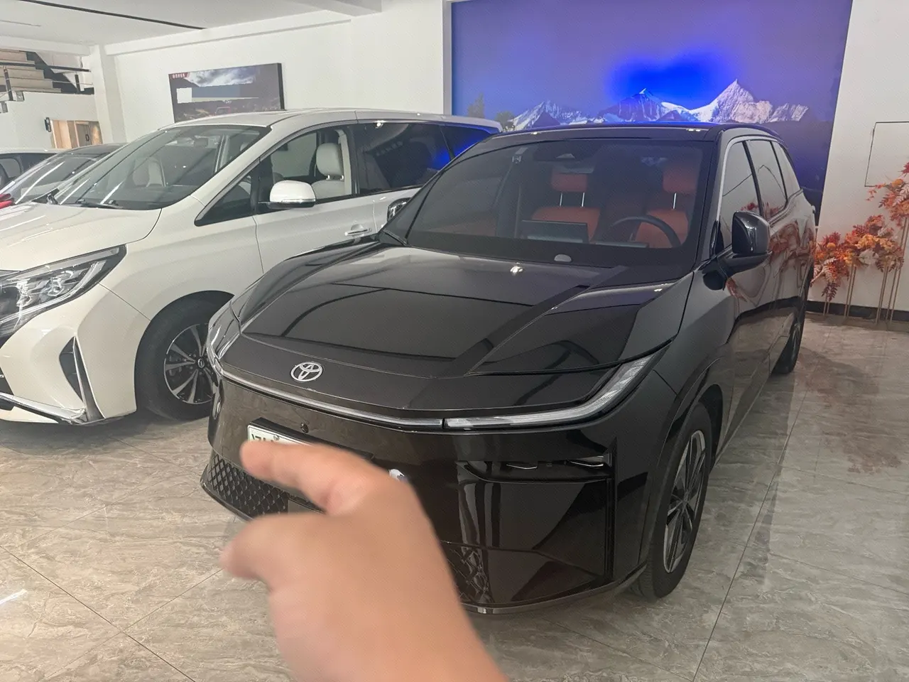 Открыть галерею: Toyota 2026 Platinum Intelligence 3X 520 Pro Automatic Gear